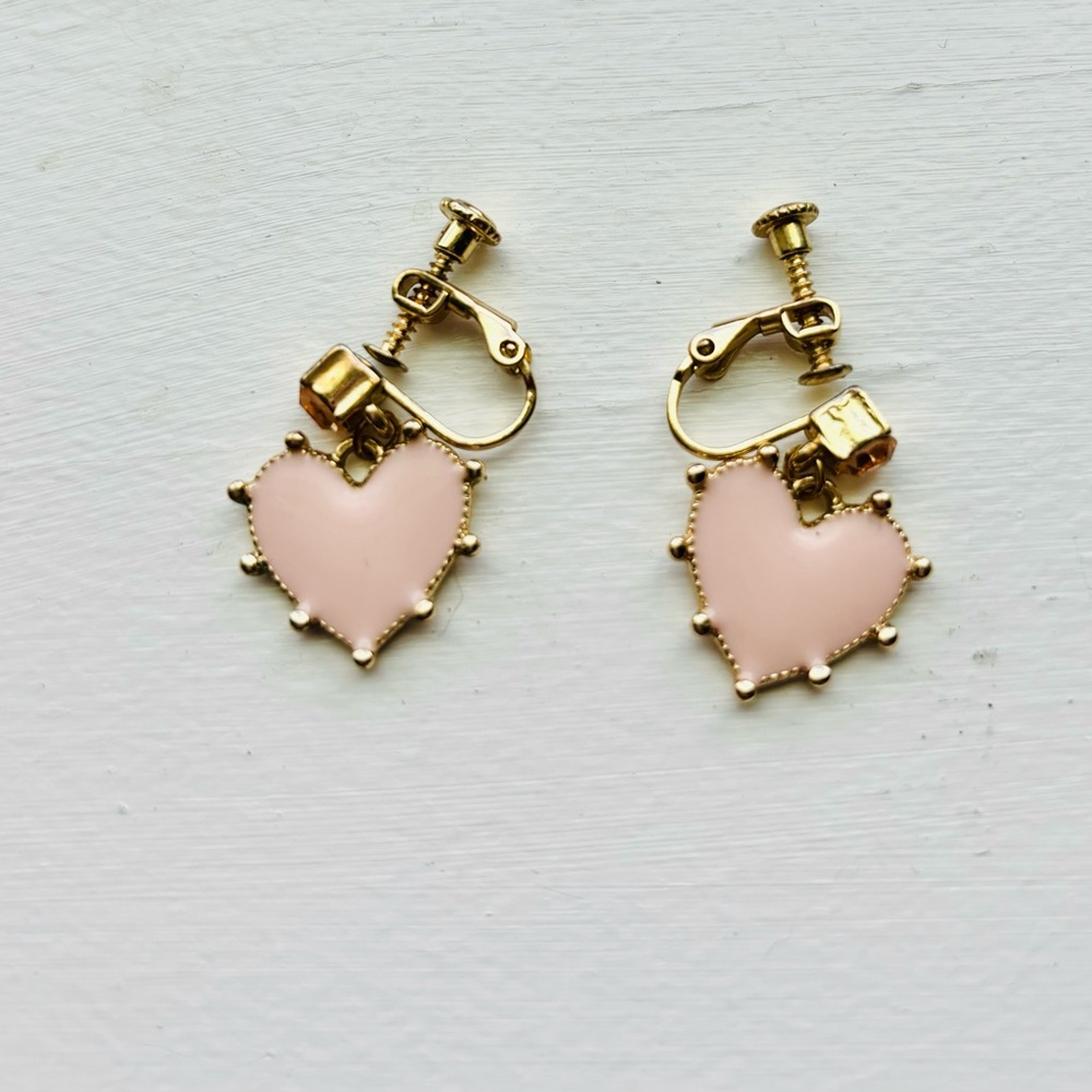 EARA Gold, Heart-shaped Screw-on Earrings with Pink Gemstone